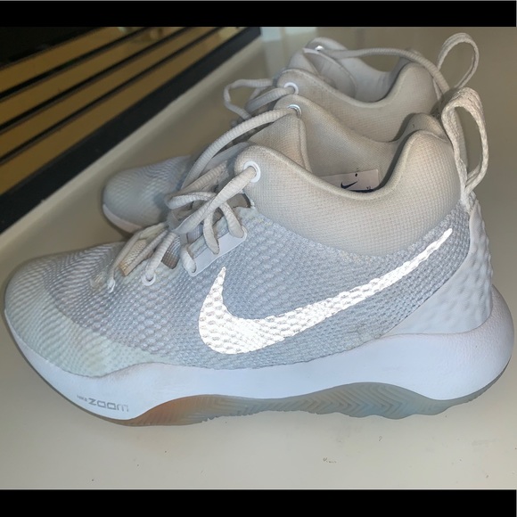 White on White Nike Rev Zoom basketball shoes - Picture 4 of 6